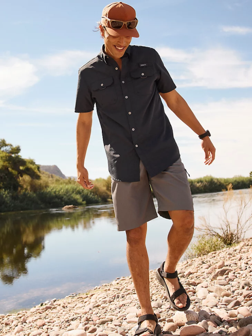 Wrangler Hommes short performant à taille élastique PN28D594 vêtements portail en fer (112336063)