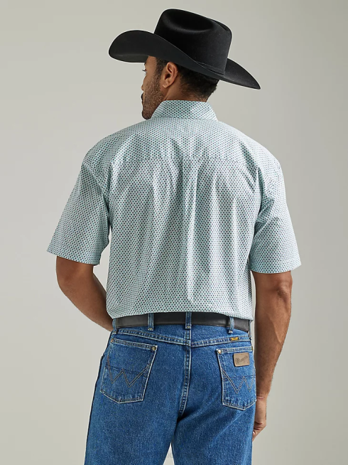 Wrangler Hommes chemise imprimée boutonnée à manches courtes et une poche George Strait PN28D301 vêtements planche aquatique (112327821)